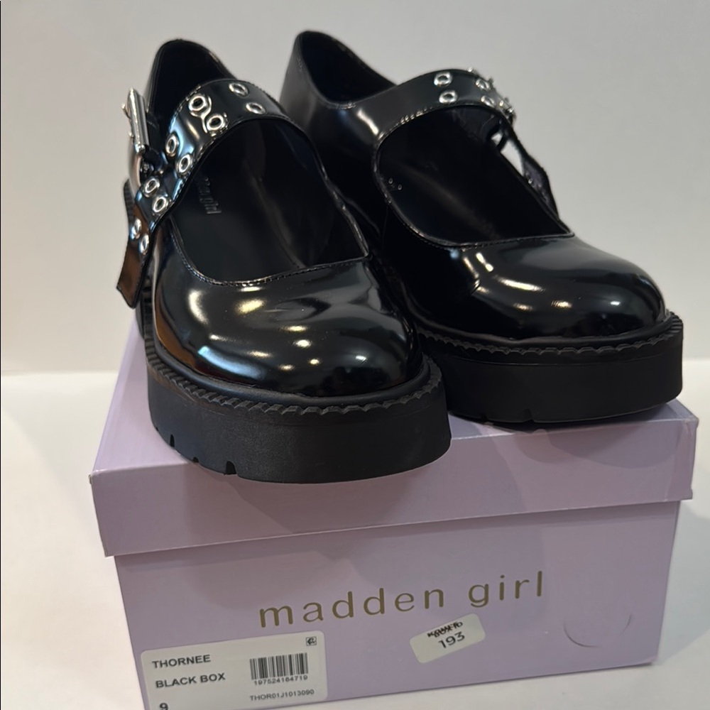 Glossy Black Mary Jane Shoes with Silver Buckle